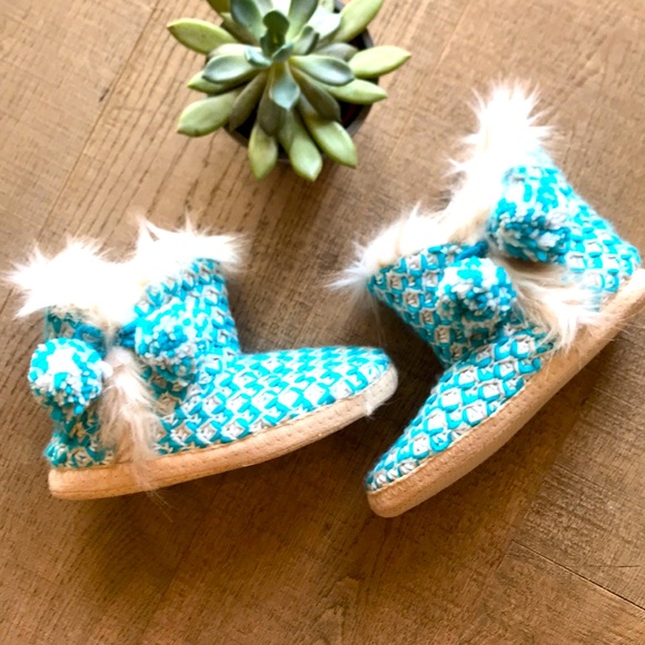 None Shoes - Pom Pom Faux Fur Lined Slippers Size 9/10 NWOT